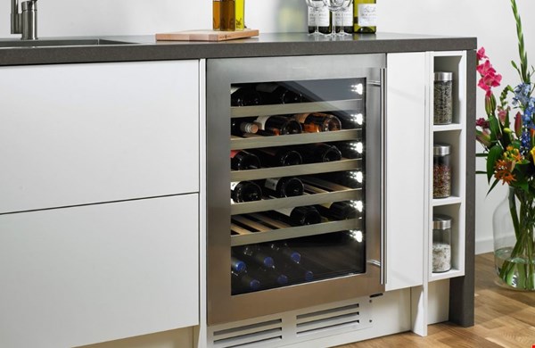 Waarom een wijnklimaatkast een must-have is: je wijn verdient de perfecte plek Waarom een wijnklimaatkast een must-have is: je wijn verdient de perfecte plek